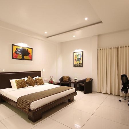 ואדודרה Prakruti Resort מראה חיצוני תמונה
