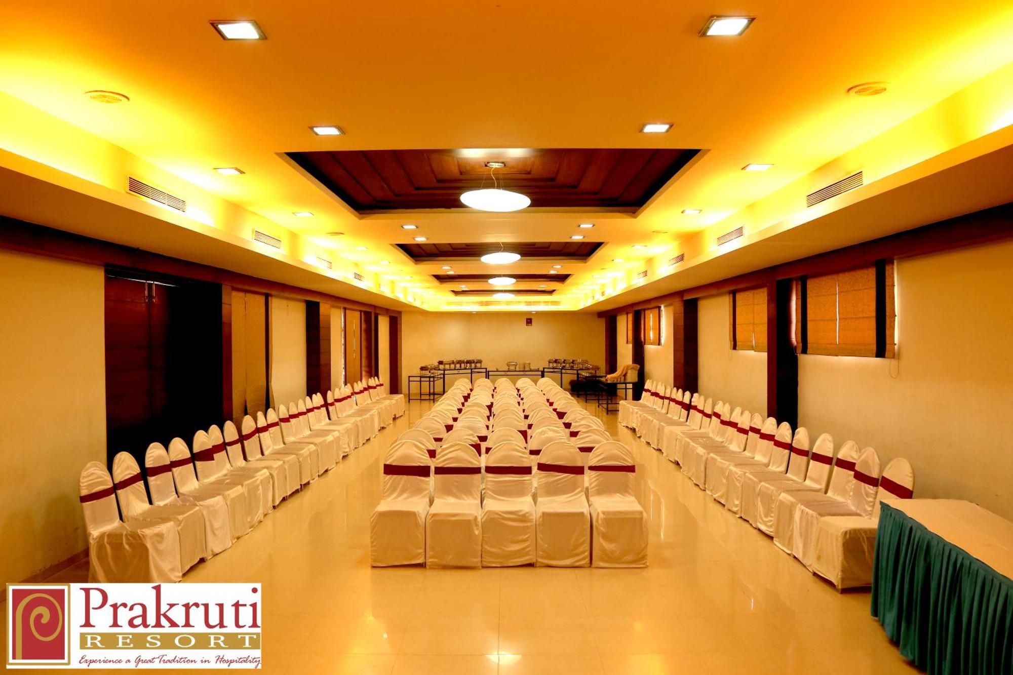 ואדודרה Prakruti Resort מראה חיצוני תמונה