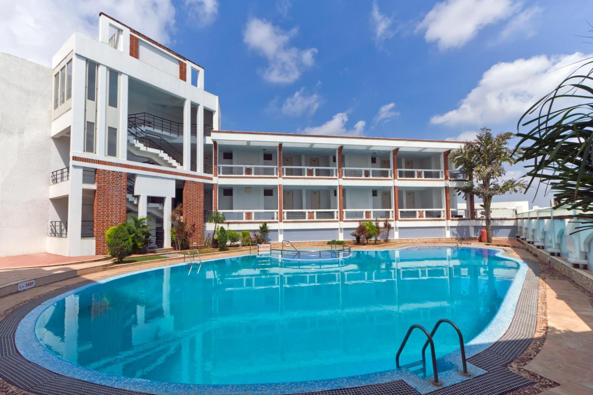 ואדודרה Prakruti Resort מראה חיצוני תמונה